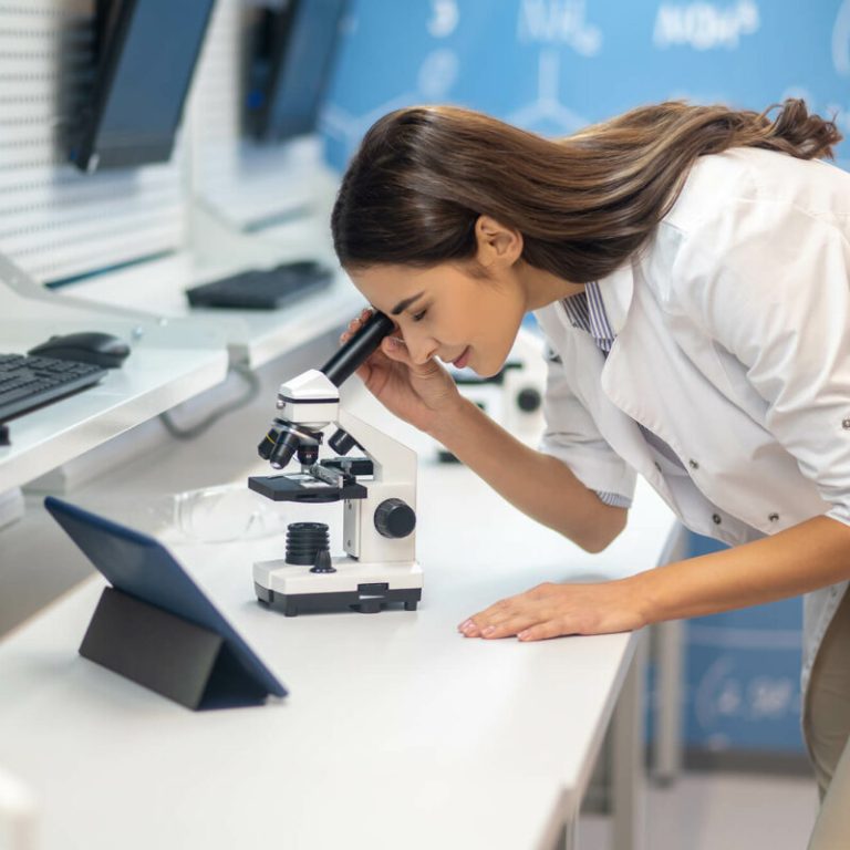 Femmes dans les STEM : Briser les barrières, inspirer l’innovation